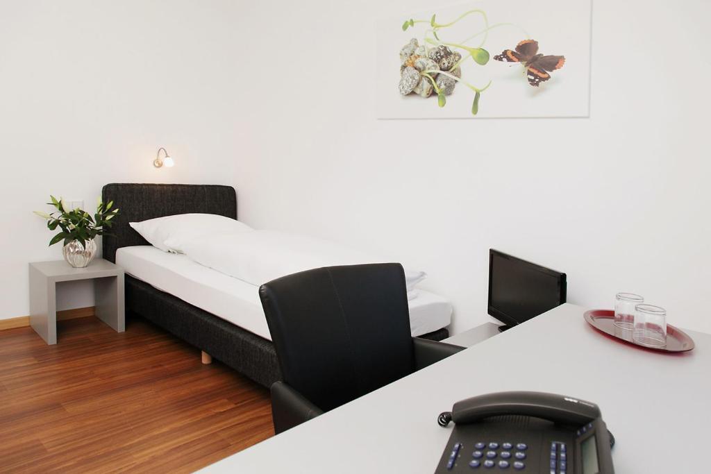 Pension Arkade Hotel Некарзулм Стая снимка